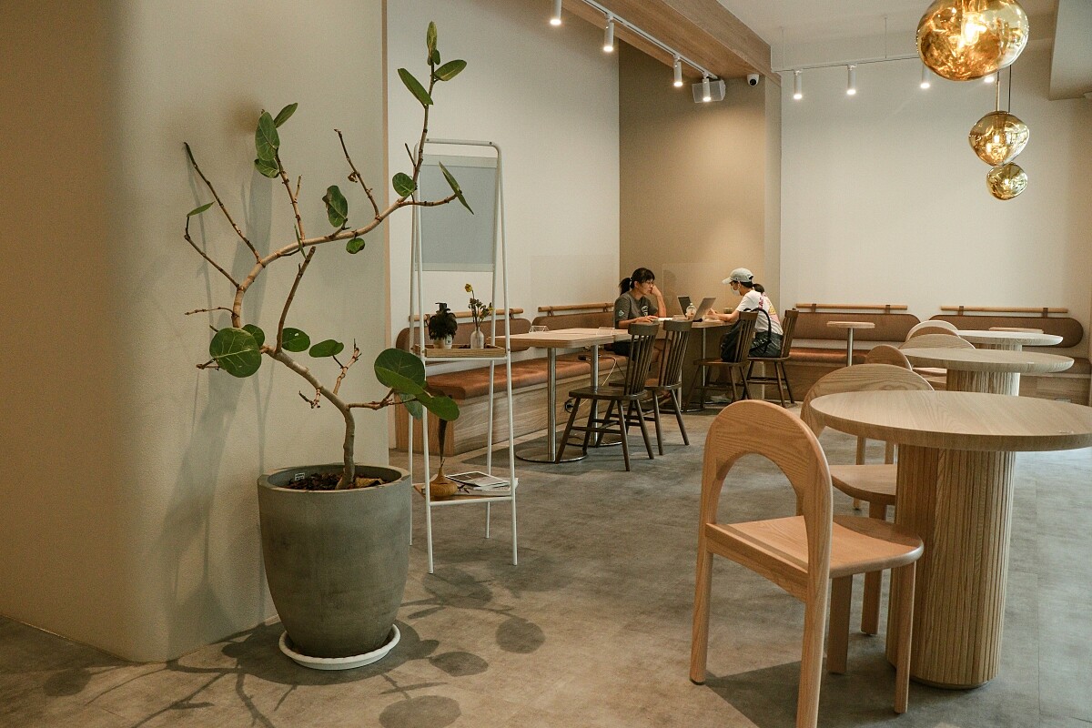 大片的落地窗通透的景觀。