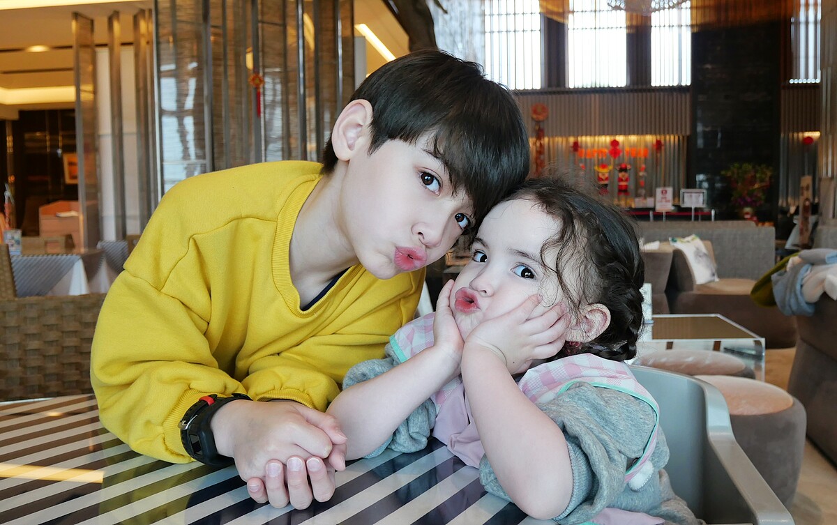 ▲▼伊萊和伊菲個性截然不同，常讓媽媽覺得兄妹倆超可愛。（圖／微風國際）