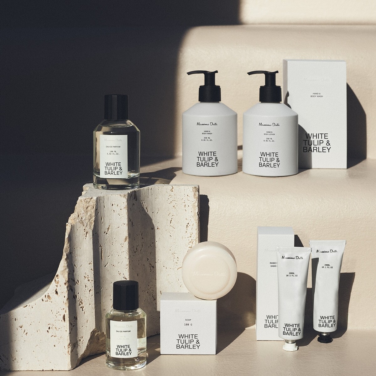 Massimo Dutti 2021年推出米白色系的WHITE TULIP & BARLEY白鬱金大麥香水與身體保養系列。