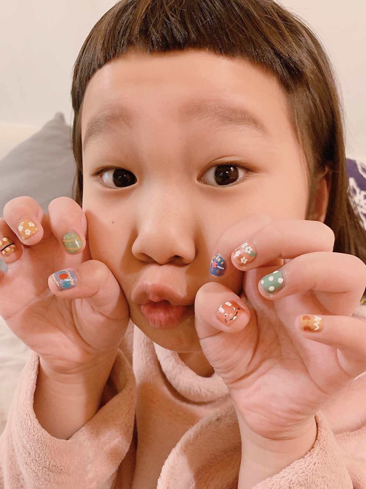 ▲▼胖球和斯拉都非常喜歡各種手工藝。（圖／索尼音樂、胖球人生）