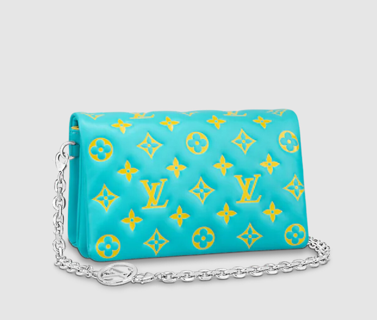 薄荷綠押花側背小包,NT85,500。