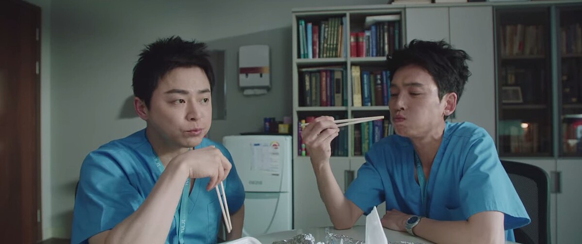 《機智醫生生活2》曹政奭「淘氣翊晙」根本「人間表情包」