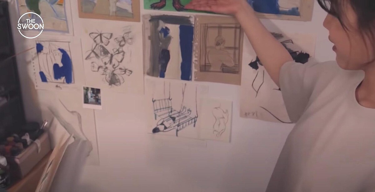 劉娜比 房間牆上畫作有許多是 韓韶禧 親手創作