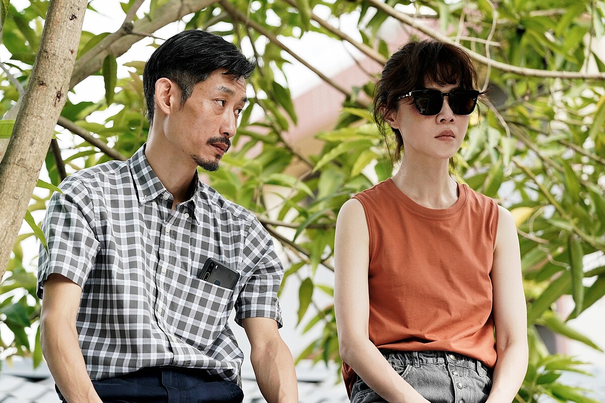 ▲▼父女屋頂談心情節惹哭不少網友。（圖／華視、CATCHPLAY提供）