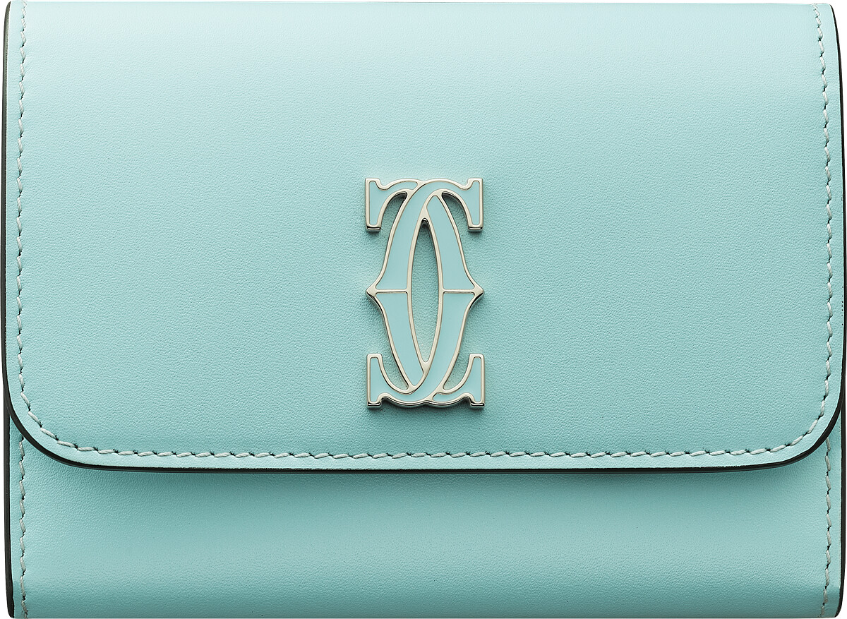 Double C de Cartier迷你皮夾 薄荷綠色小牛皮、 金色和薄荷綠色琺瑯飾面 參考價格約NT$ 17,600