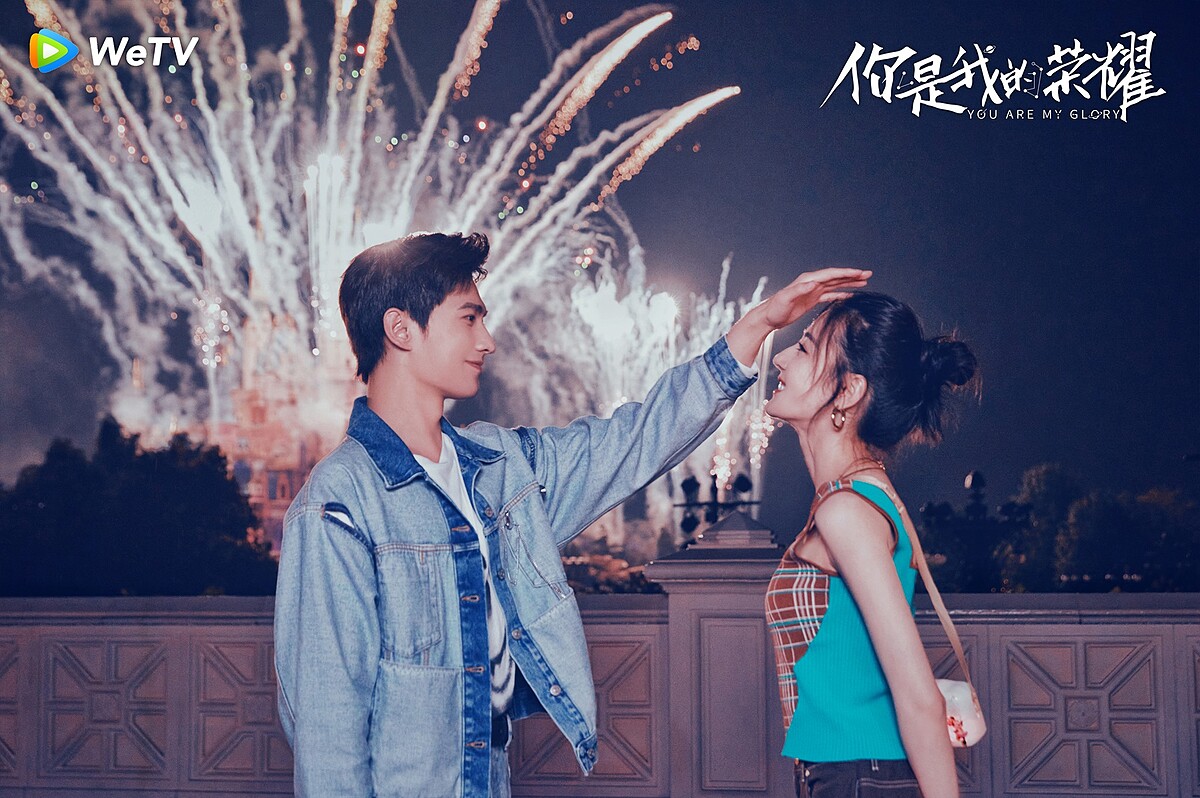 《你是我的榮耀》楊洋、迪麗熱巴在迪士尼共度七夕