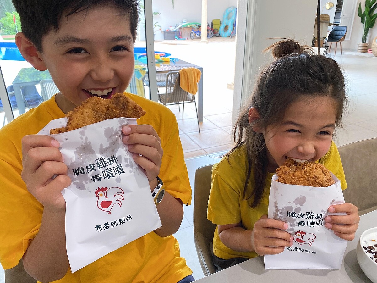 ▲▼兄弟倆超期待回台灣逛夜市。（圖／亞歷媽）