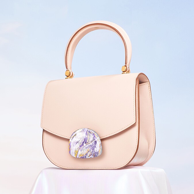  SAUVEREIGN 玫瑰粉色手提包，NT239,600。