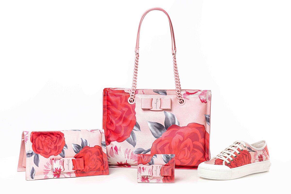 Ferragamo 粉色印花配件系列，價格店洽。