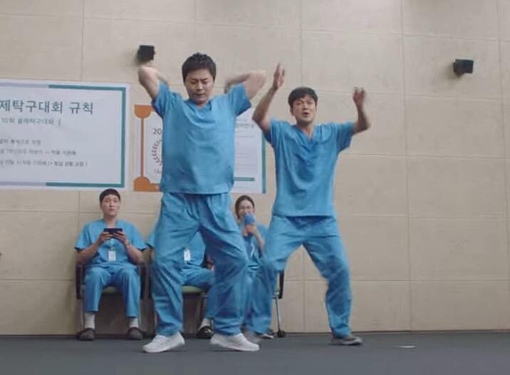 《機智醫生生活2》曹政奭「淘氣翊晙」根本「人間表情包」