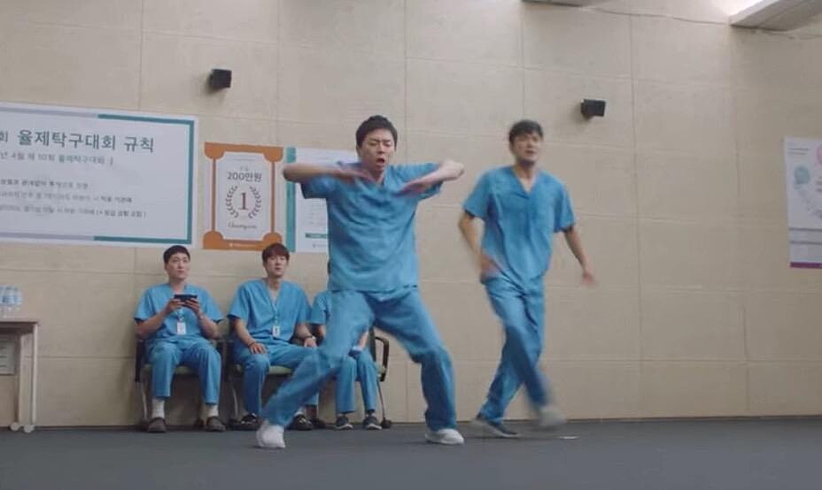 《機智醫生生活2》曹政奭「淘氣翊晙」根本「人間表情包」