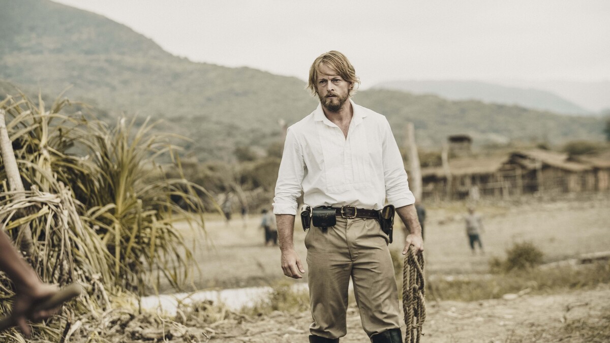 《斯卡羅》法比歐飾演美國駐廈門領事李仙得，來到社寮，見庄口洋人無頭屍而震驚、怒不可遏