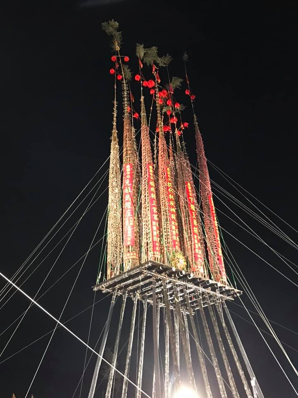 ▲搶孤是十分熱鬧的民俗活動。（圖 / 翻攝自頭城搶孤Facebook粉絲專頁）