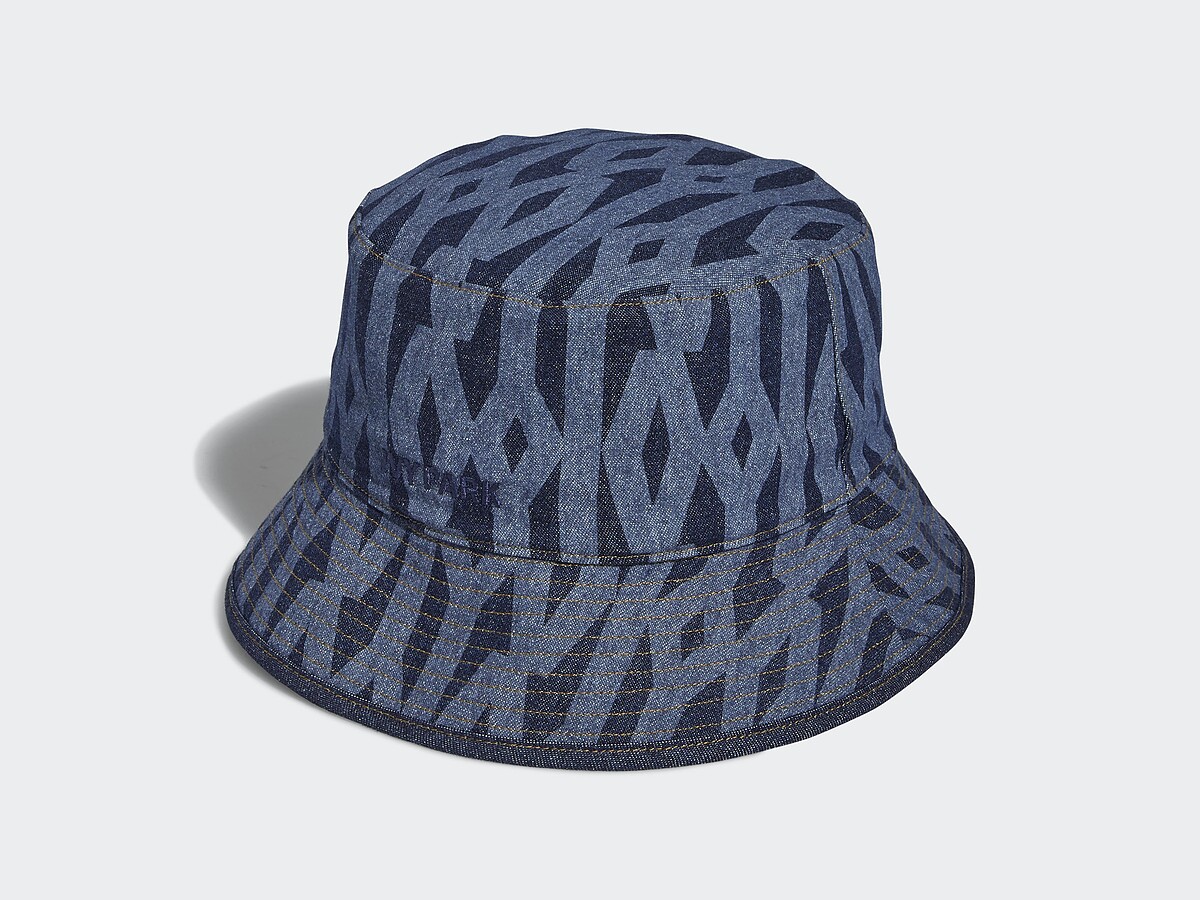 adidas Originals X Ivy Park印花丹寧漁夫帽，售價NT$1,890
