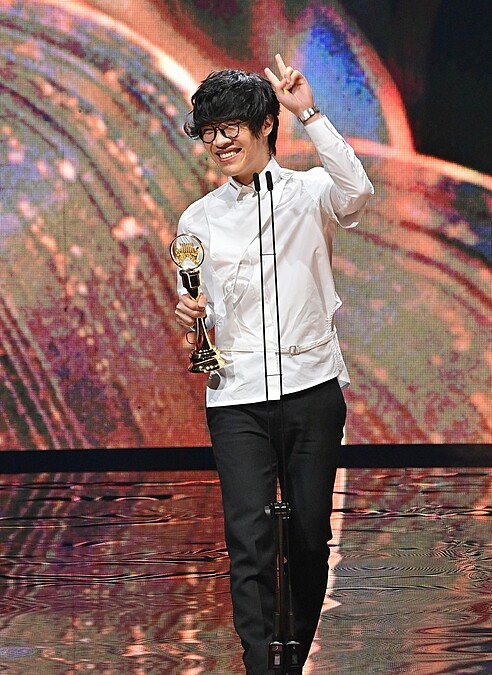 2021金曲獎年度歌曲：盧廣仲《刻在我心底的名字》