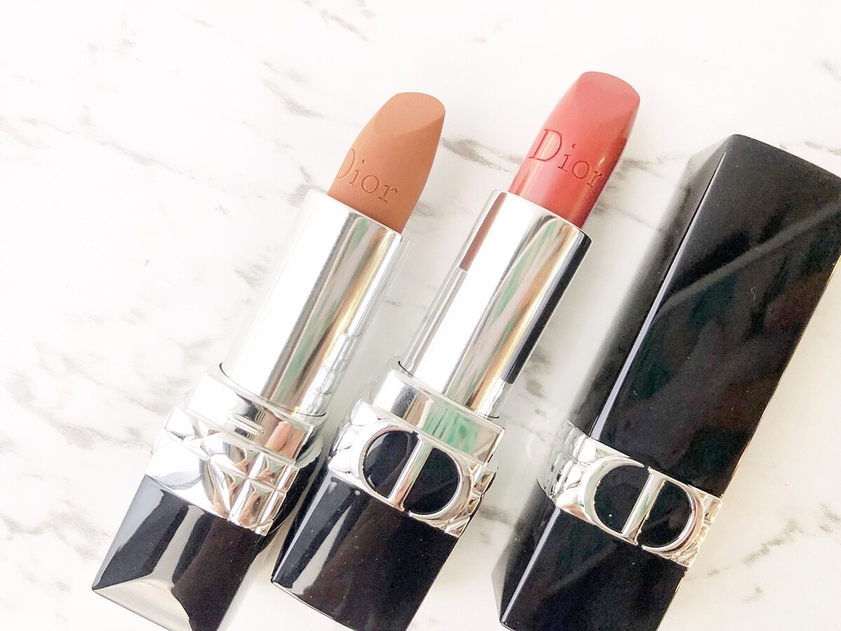Dior藍星精華唇膏(左)摩登柔霧質地、(右)經典緞光質地。