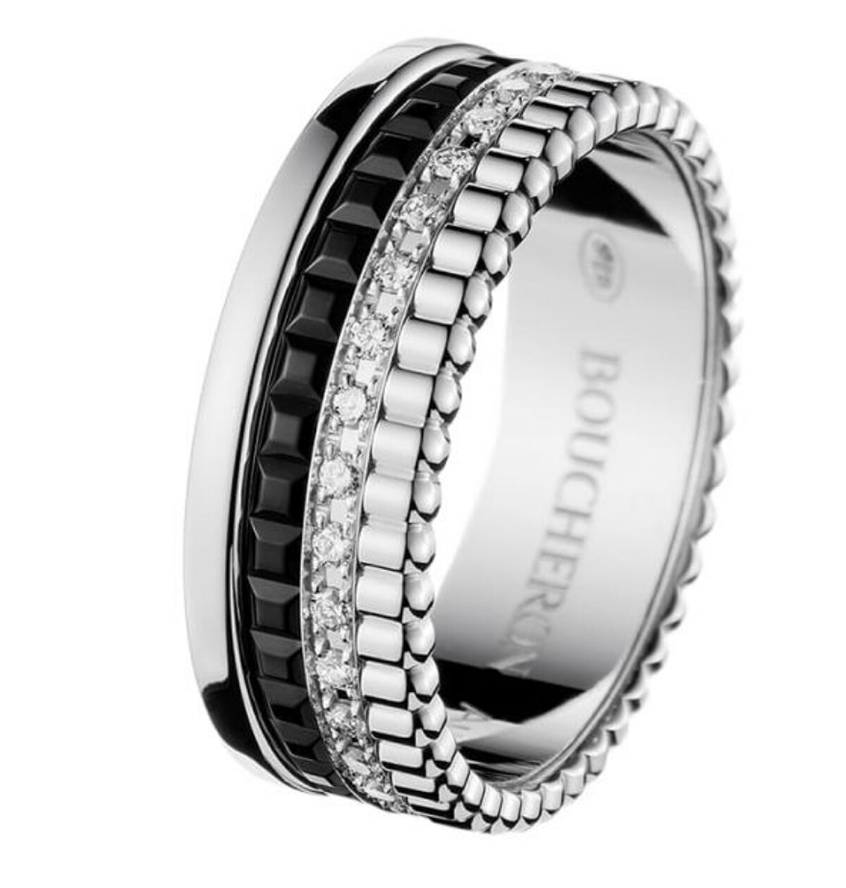 Boucheron Quatre Black系列四圈窄版戒指，白金鑲嵌鑽石與黑色PVD，售價NT$240,000
