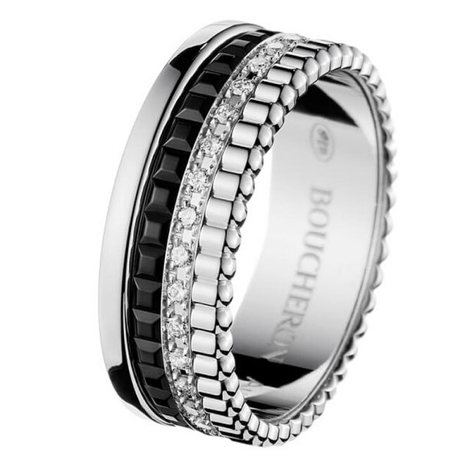 Boucheron Quatre Black系列四圈窄版戒指，白金鑲嵌鑽石與黑色PVD，售價NT$240,000