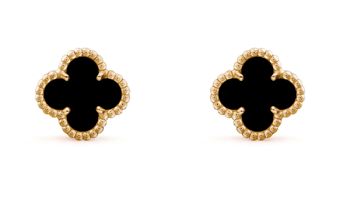 VCA Sweet Alhambra系列耳環，黃金鑲嵌縞瑪瑙，售價NT$70,000