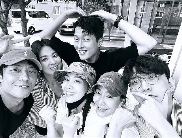 《現正分手中》主演合照