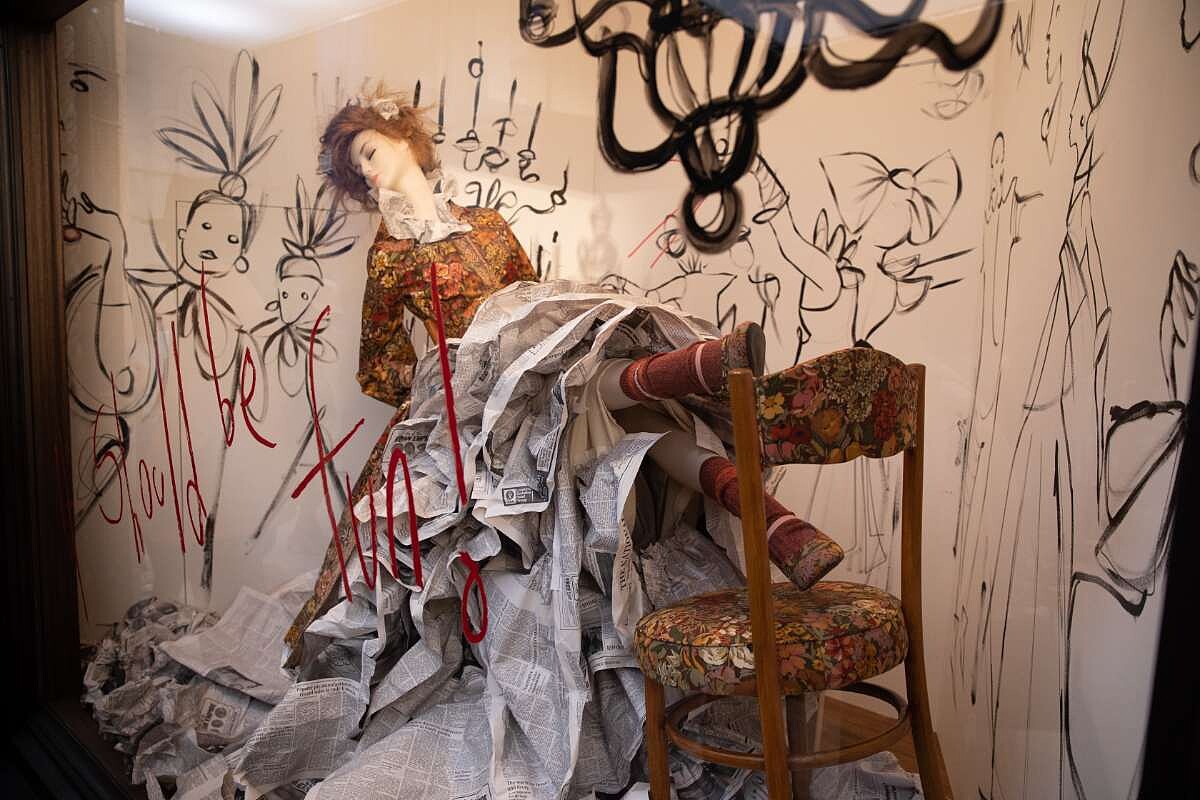 Cruella 在 Liberty 陳列的櫥窗,讓我聯想到 Vivienne Westwood 的櫥窗成列風格。