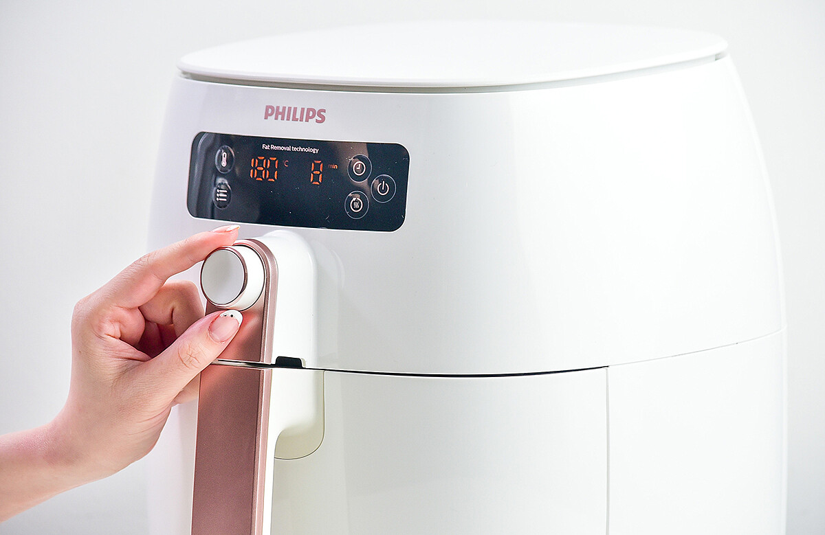 面板採智慧旋鈕。