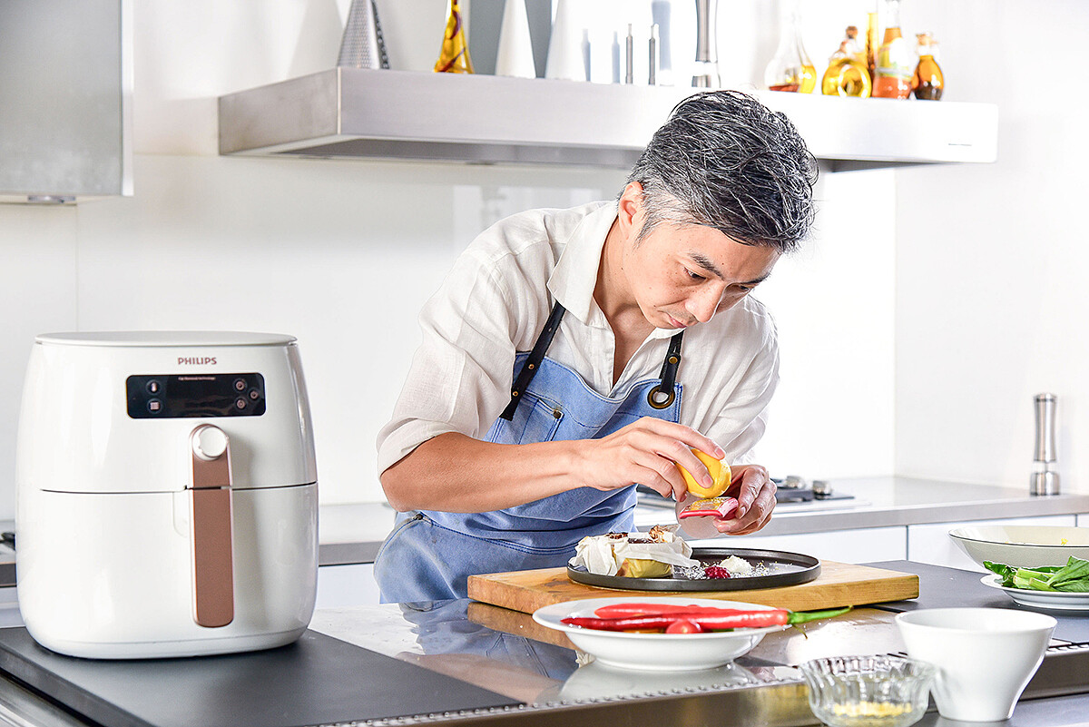 飛利浦邀請 MUME 主廚林泉一同打造了「質感生活料理」，聯手設計三道料理。