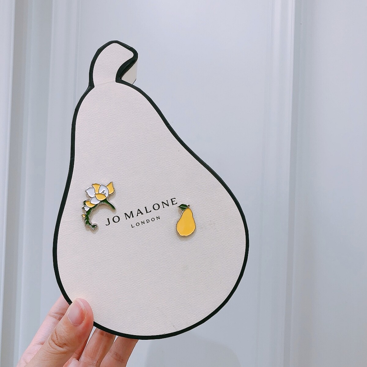 Jo Malone London英國梨與小蒼蘭年度限定系列的限量威廉梨子盒包裝