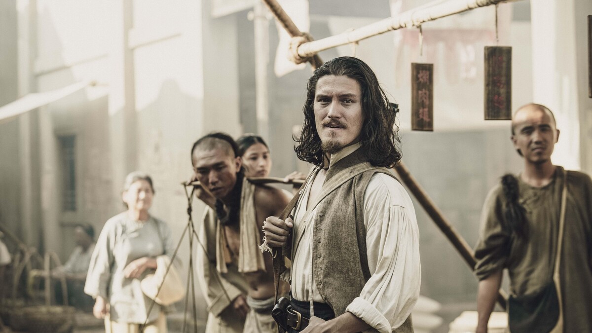 《斯卡羅》周厚安(右二)出色的演技與細膩的英語口條,擄獲許多觀眾的心