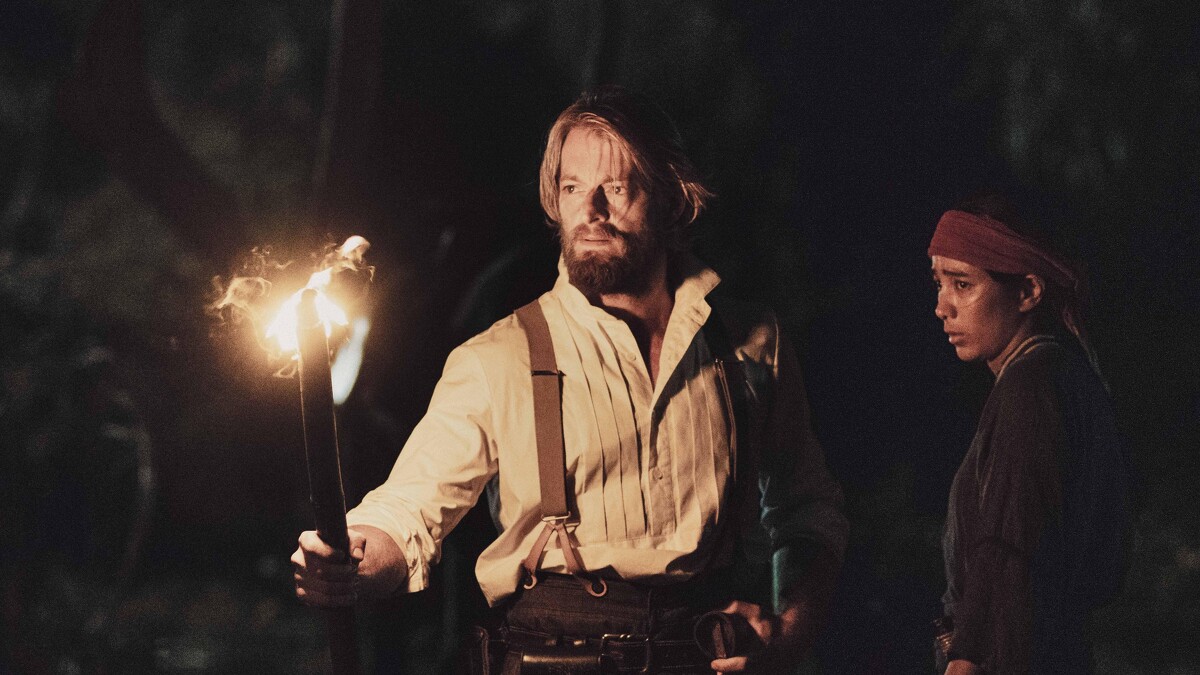 《斯卡羅》「李仙得」法比歐(左)、「蝶妹」温貞菱深入琅?,一路上危機四伏