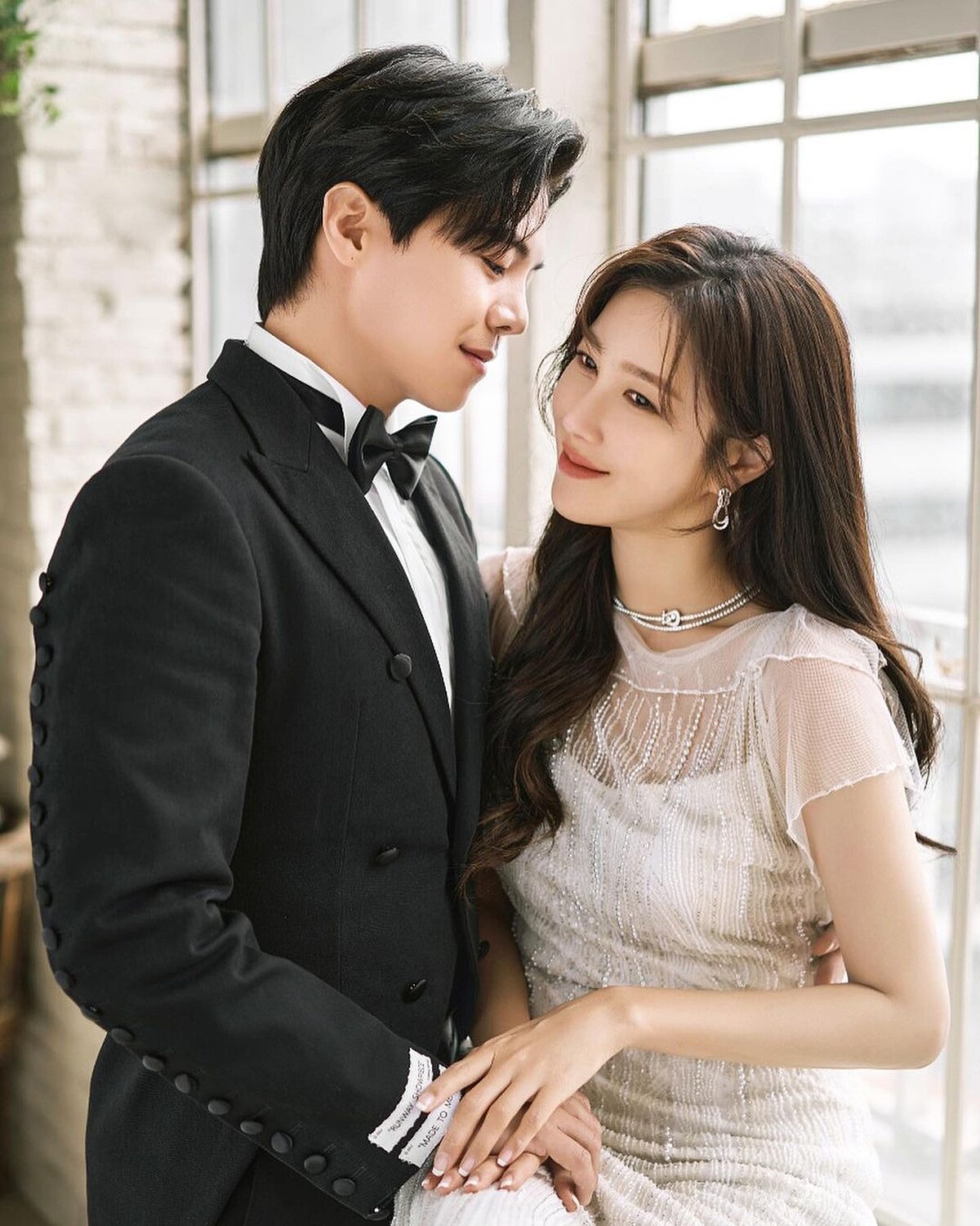 《上流戰爭3》秀蓮、羅根 絕美婚紗照釋出！