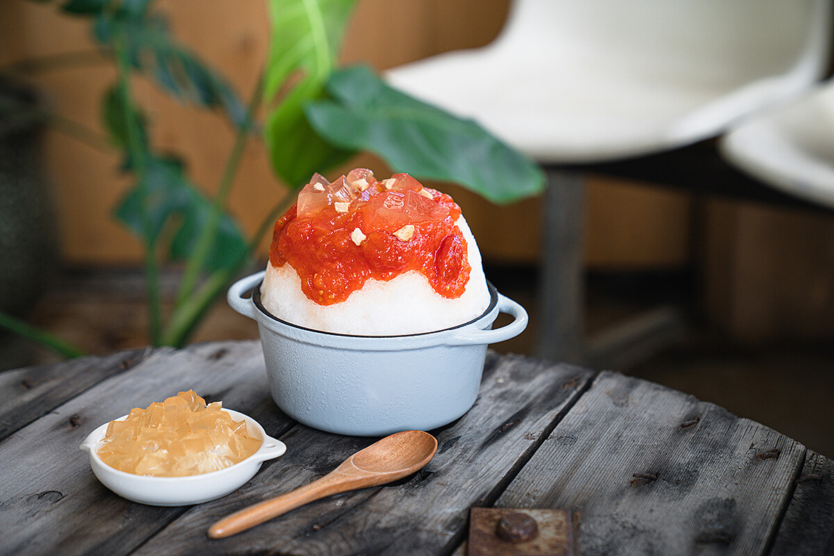 甘梅番茄佐手洗愛玉。