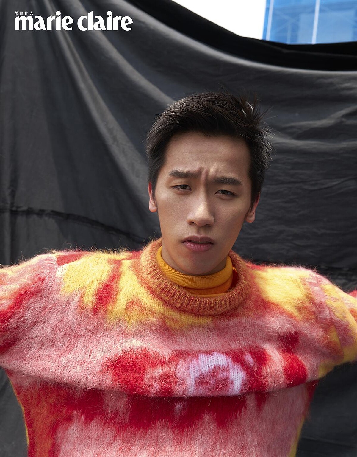 橘色高領衫、毛海針織上衣，all by Dior。