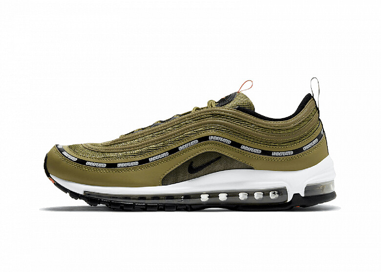 Nike Air Max 97軍綠色為2020年與Undefeated的合作聯名款，現今可以還可以在選品服飾店找到。