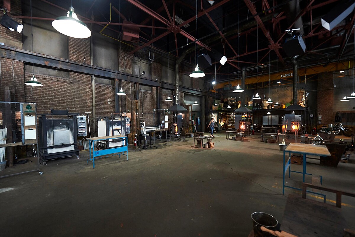 玻璃吹製所需設備相當複雜。