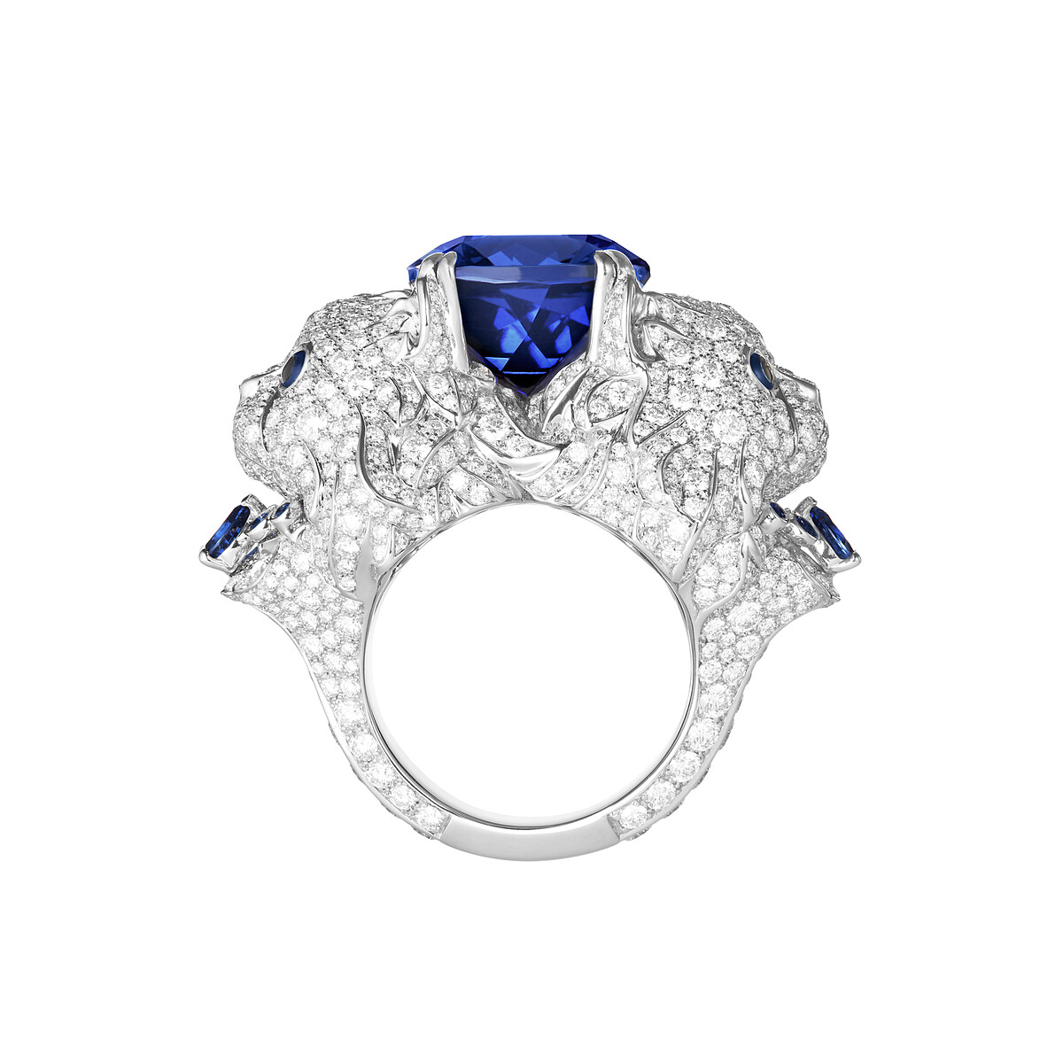 Wladimir貓咪造型白金戒指 白金750材質 鑲嵌1顆枕形切割坦桑石(約13.53克拉) 760顆圓形鑽石(約5.62克拉) 14顆藍色藍寶石(約0.54克拉) 4顆珍珠母貝(約0.10克拉) 4顆石英(約0.10克拉) 4顆黑色藍寶石(約0.10克拉) JRG03115 台幣參考價格 3,520,000