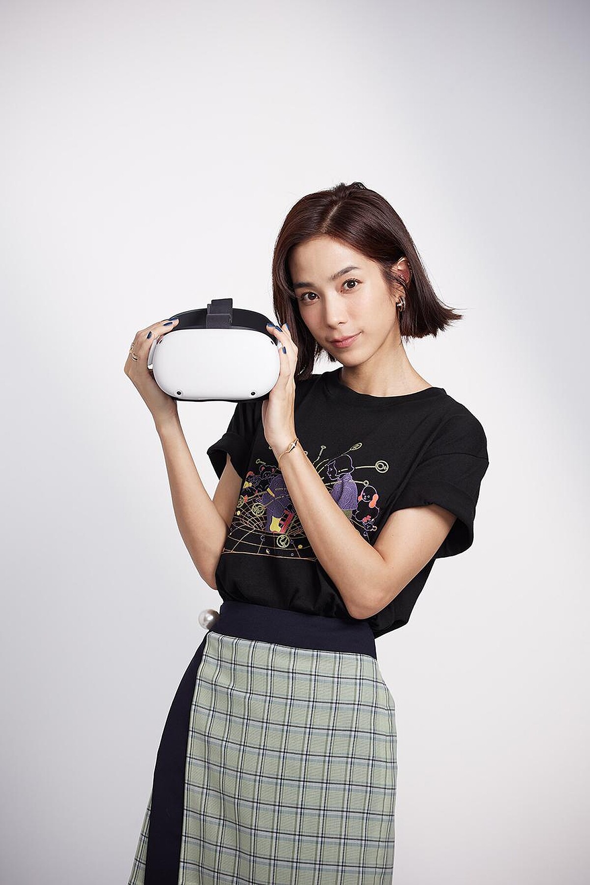 高雄電影節推出VR頭顯租賃方案與虛擬展場服務,温貞菱搶先體驗