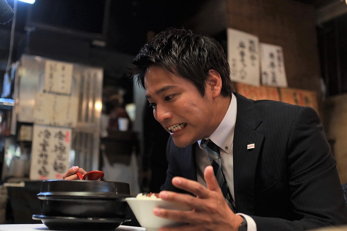 桐山照史每一次都吃得大汗淋漓的模樣。