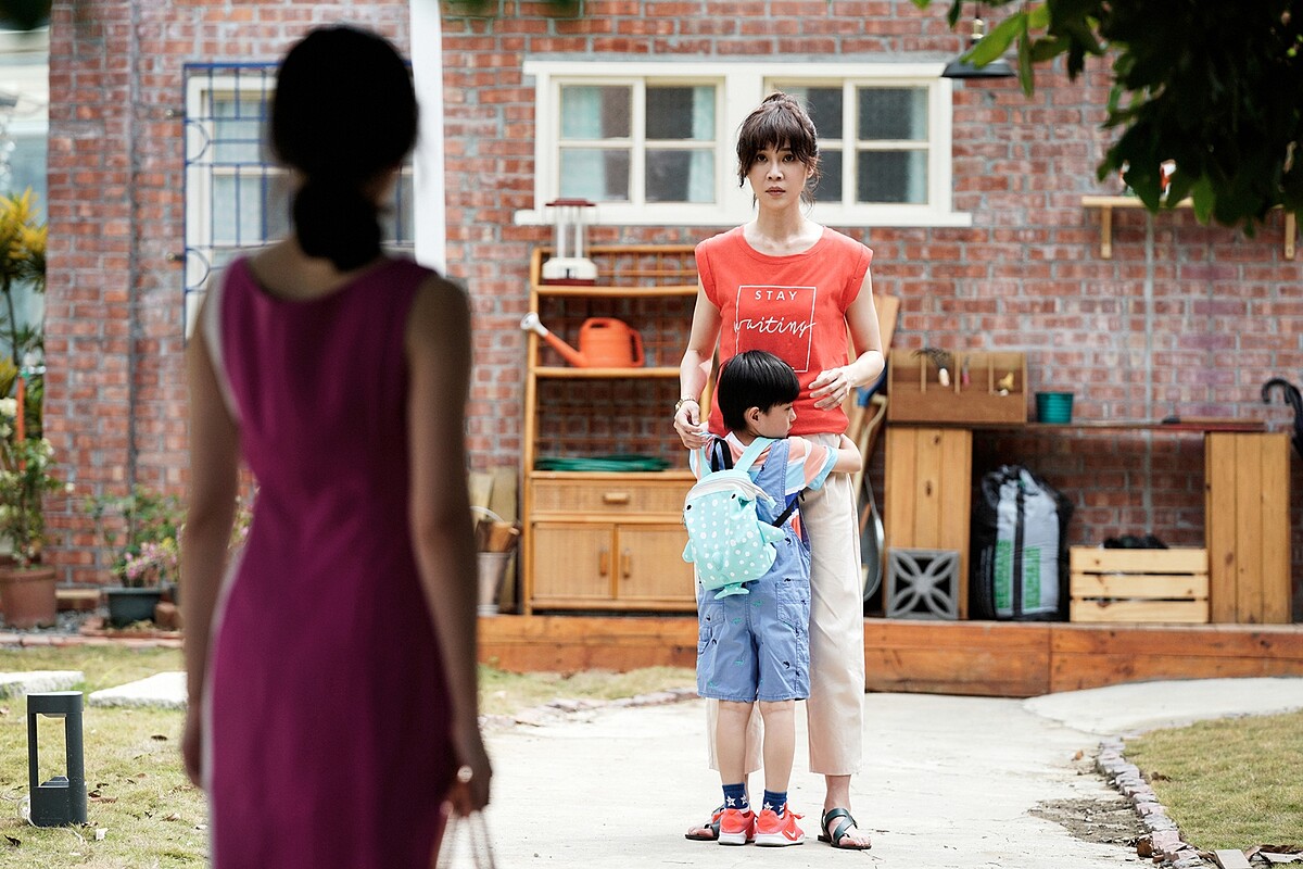 ▲謝盈萱劇中怕小孩，戲外卻和小演員玩得開心。（圖 / 華視、CATCHPLAY提供）