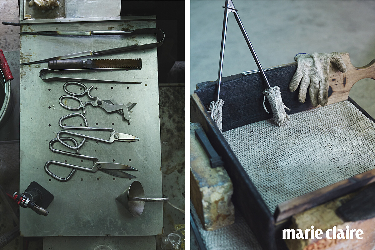 （左）使用美國玻璃吹製專用工具品牌 Jim Moore Glass Tools 的工具創作。（右）所有玻璃吹製品創作完成後，需要先將溫度十分高的作品安置在這個耐火布桌面上，再使用耐火手套將作品送進攝氏510度的徐冷爐裡使其慢慢退溫。 