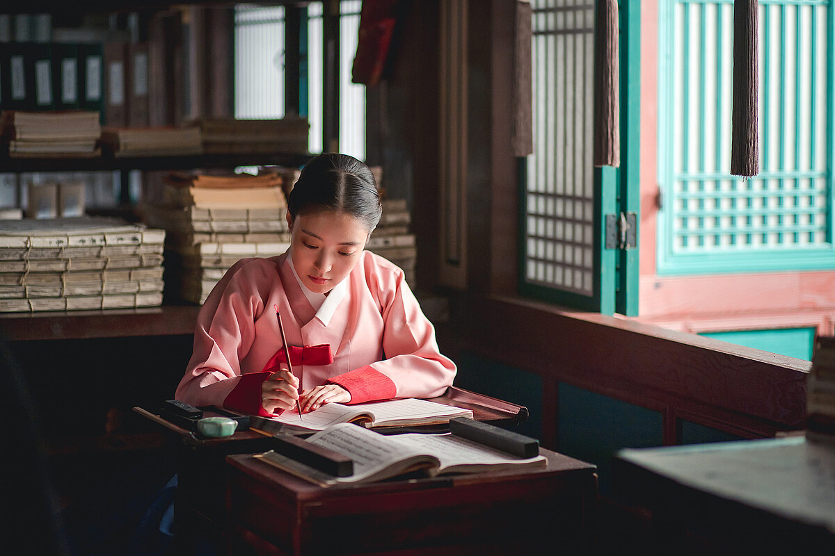  李世榮《衣袖紅鑲邊》古典恬雅形象有夠美