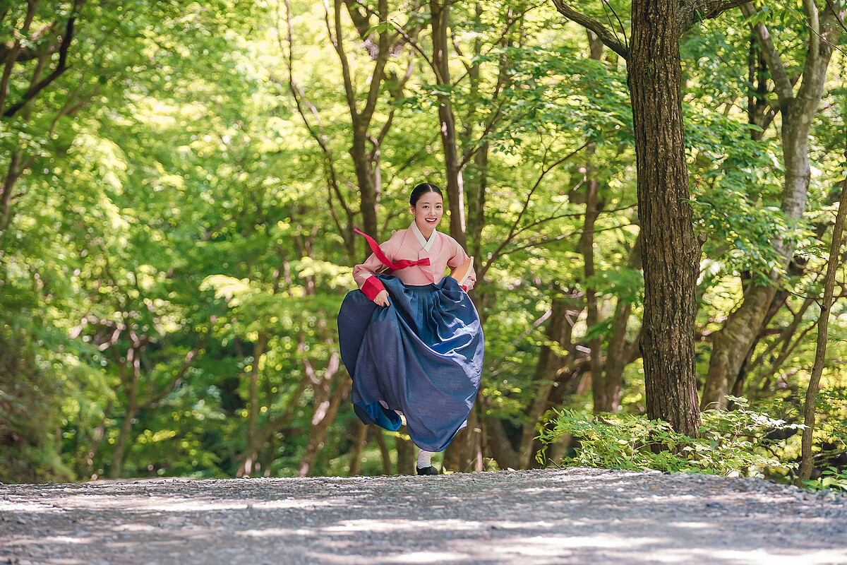  李世榮《衣袖紅鑲邊》古典恬雅形象有夠美