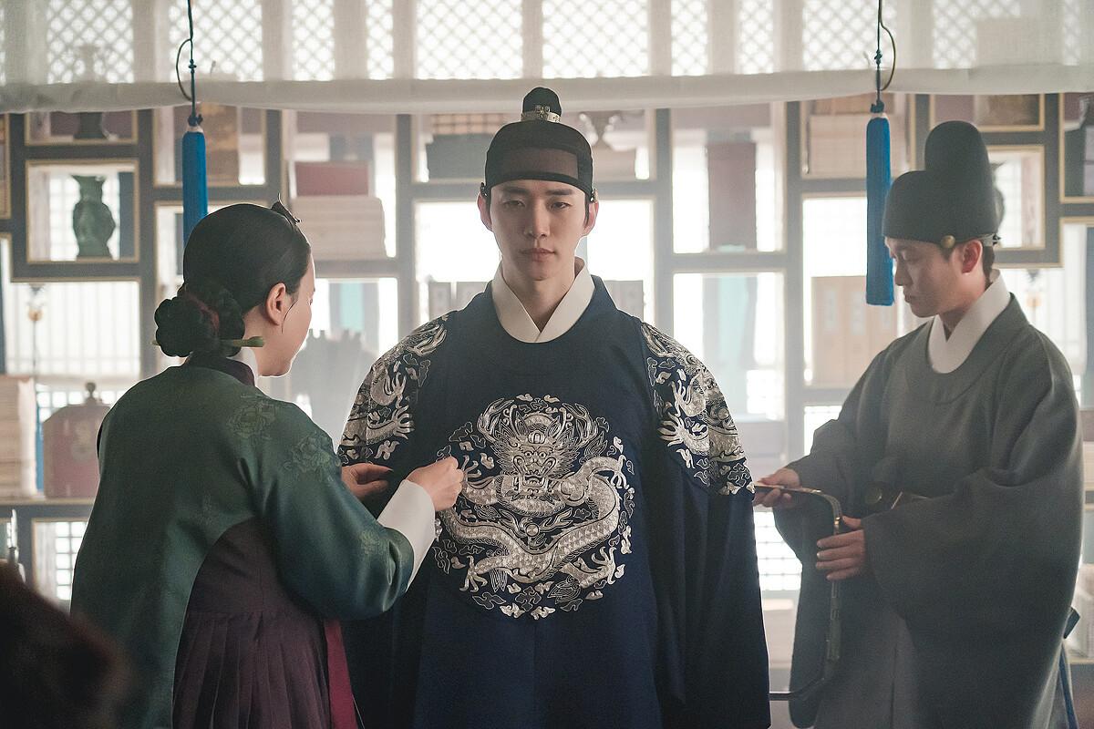  2PM俊昊《衣袖紅鑲邊》 挑戰韓劇史上最帥君王