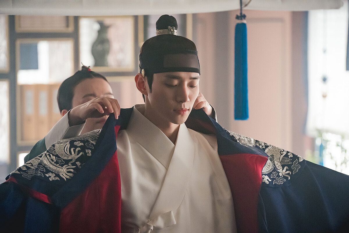  2PM俊昊《衣袖紅鑲邊》 挑戰韓劇史上最帥君王