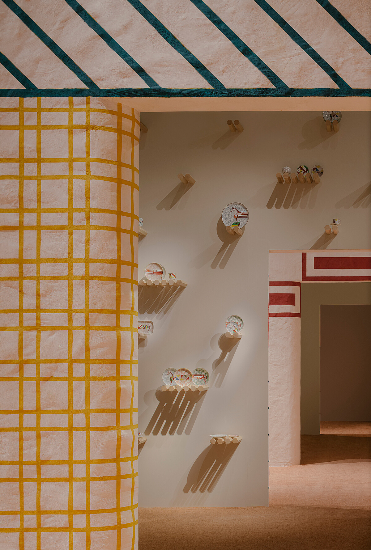 Hippomobile 系列餐瓷的展示。