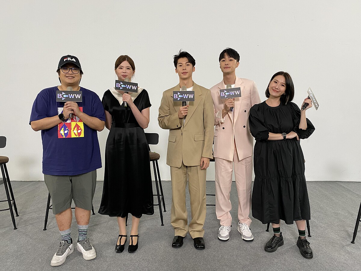 《想見你》2021韓國首爾國際電視節跨海舉辦線上座談會，編劇簡奇峯（左起）、林欣慧、演員許光漢、施柏宇、製作人麻怡婷受邀參與