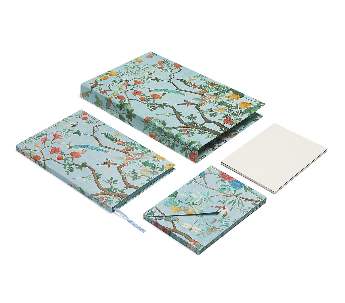 多色塗繪印花文具套裝,NT13,000元。