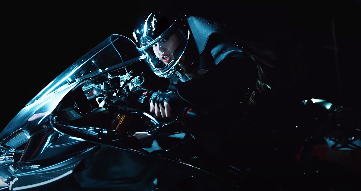 LISA個人 Solo〈LALISA〉MV 驚人百變造型。