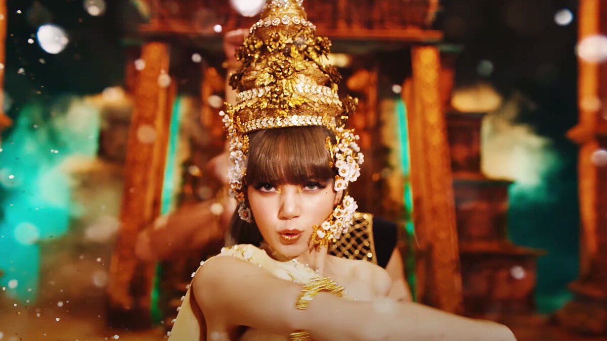 LISA個人 Solo〈LALISA〉MV 驚人百變造型。