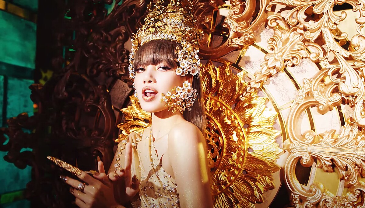  LISA 純手工打造「泰國公主」驚豔全世界！